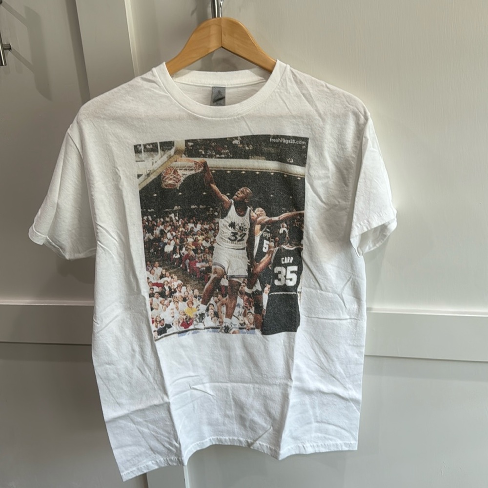 Gildan T-Shirt - Basketball Player Dunking Size Medium